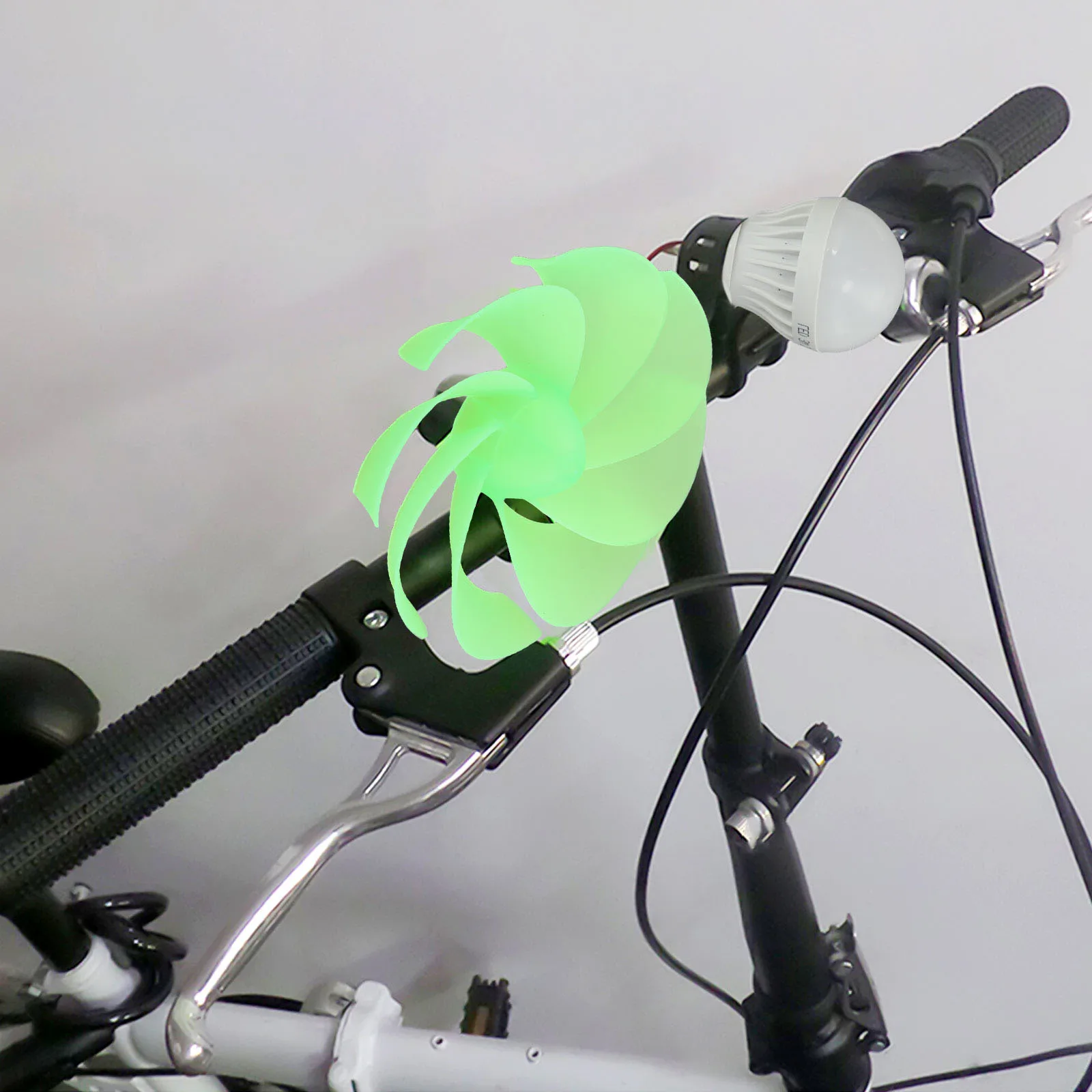 Picture 6: Wind Turbine Motor Kit with Precision ABS Blades and Bulb for Real-Time Power Visualization in Energy Education Programs
