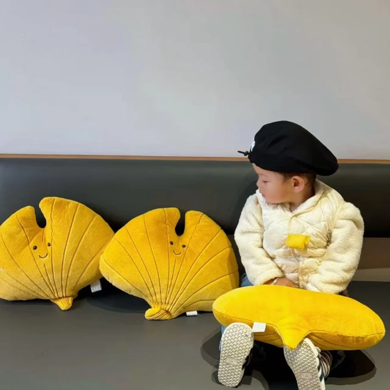 Simulazione creativa 15 cm foglie mini ciondolo cartone animato foglia d'acero bambola morbida farcita cuscino del divano bambino accompagnare cuscino decorazioni per la casa