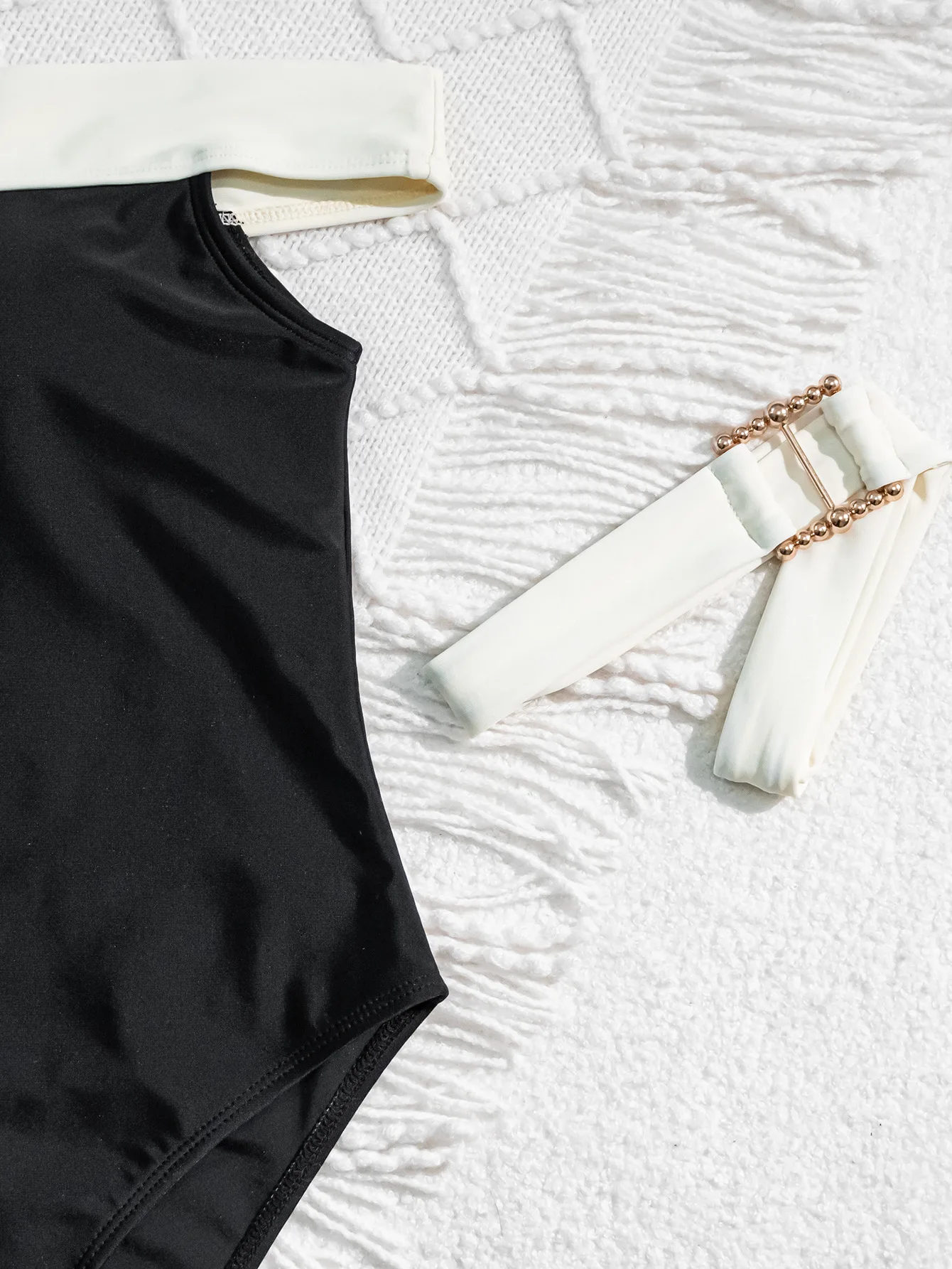 بدلة سباحة جديدة قطعة واحدة لعام 2025 بدلة سباحة نسائية من قطعة واحدة موضة متباينة الألوان ملابس سباحة مثيرة للشاطئ مونوكيني مايوه دي باين