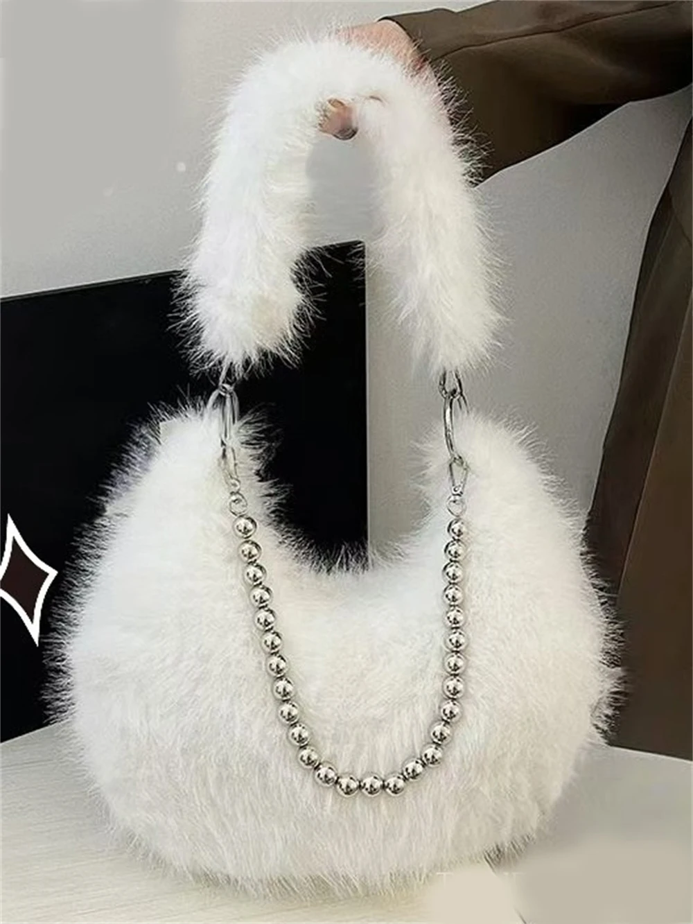 Autumn Winter Furry Shoulder Bag Faux Fox Fur Underarm Bag Women's Fashion Chic Pearl Chain Plush Tote Handbag Ladies Coin Purse