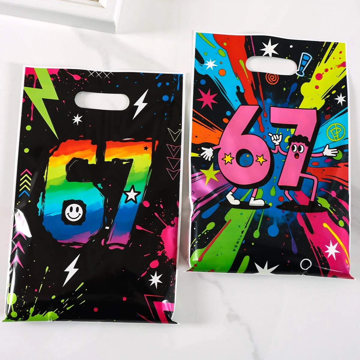 10/20/50 Stück 67 Themen-Geschenktüten, bunte Graffiti-Splash-Paint-Geschenktüten aus Kunststoff für Kinder, Teenager, Geburtstagsparty-Zubehör – Detail 2