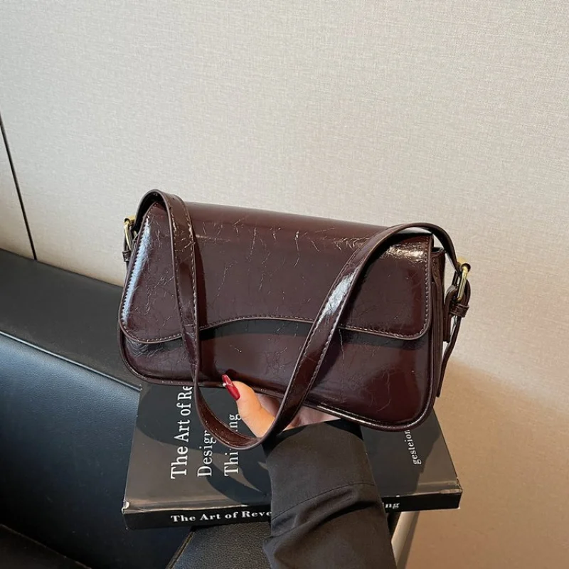 

Top-Tier Women's Handbag Made Of Cowhide Leather Boasting Trendy Romania Vintage Neat Spacious Daily Look