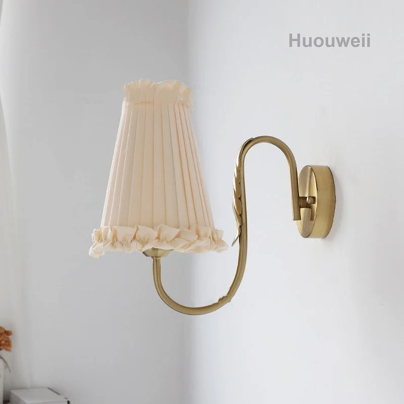 

Retro Fabric Lace Wall Lamp French Bedroom Bedside Lamp Simple Background Wall Living Room Decorative Lamp