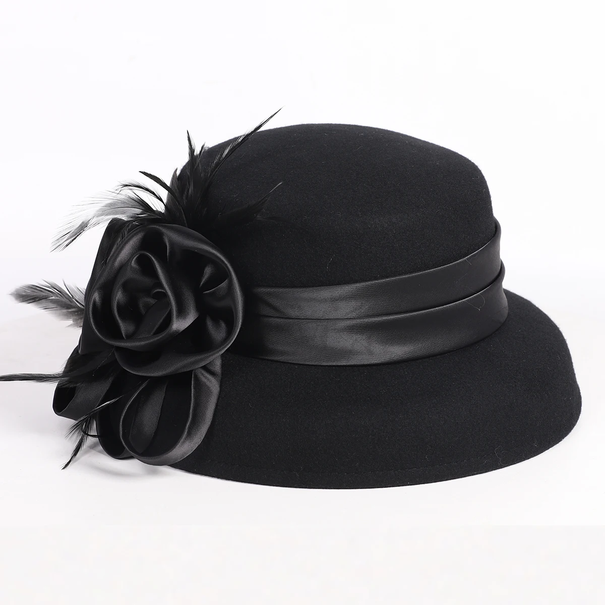 หมวกทรงโคลเช่สีดำสำหรับผู้หญิง ทำจากผ้าขนสัตว์ แต่งดอกไม้และขนนก สไตล์เฮปเบิร์น เหมาะสำหรับงานฤดูหนาว งานพิธีทางศาสนา งานเลี้ยงน้ำชา งานค็อกเทล และงานต่างๆ