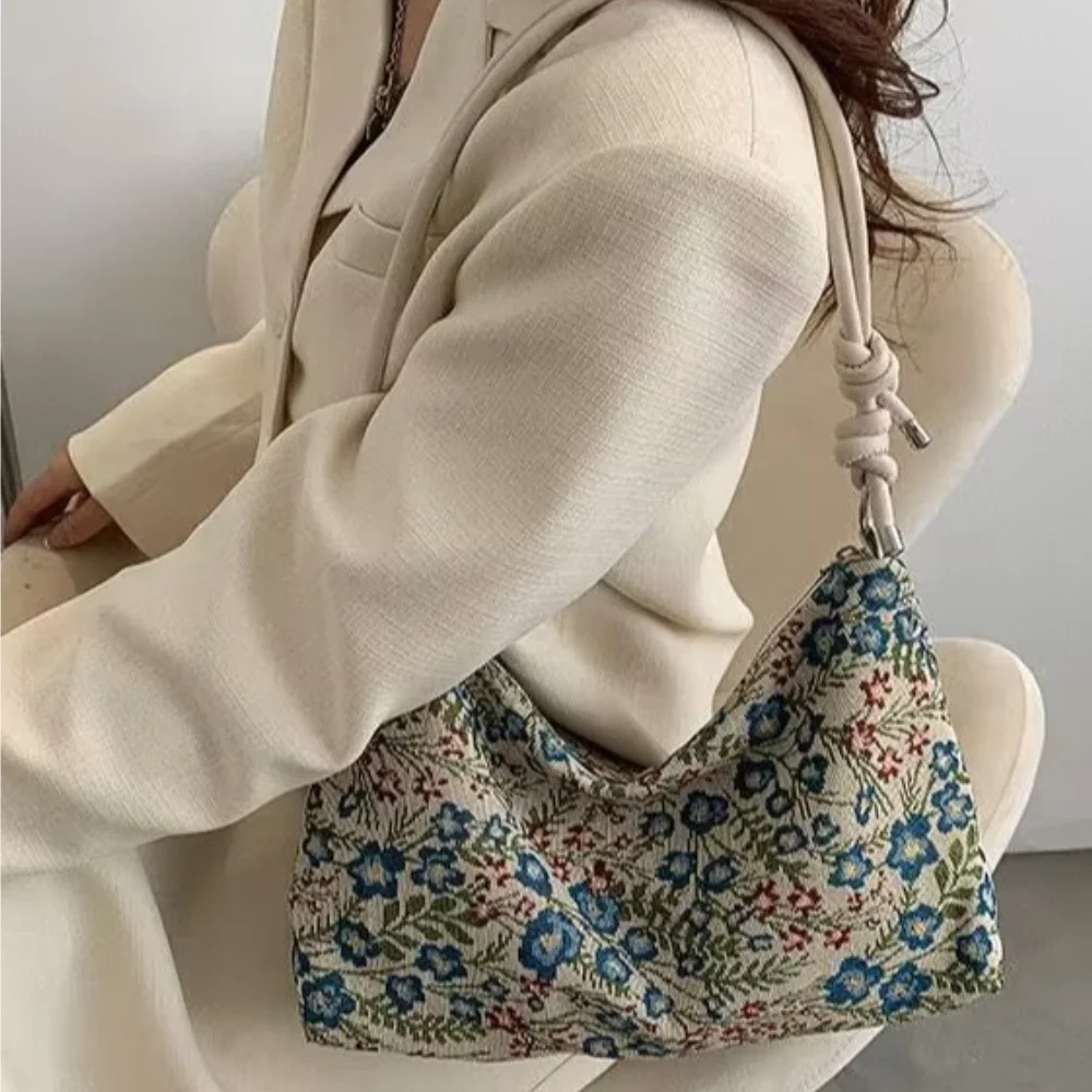 

Retro Casual Creative Embroidery National Style Jacquard Embroidery Ladies Shoulder Bag