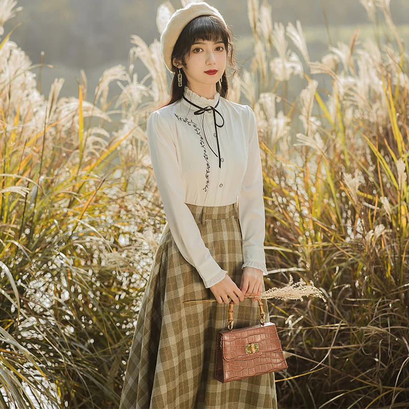 Conjunto de 3 piezas de Estilo Vintage inglés para mujer, traje corto a cuadros con cordones en la espalda, chaleco, camisa y falda Maxi, primavera