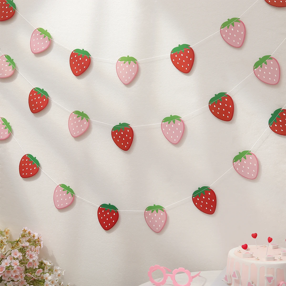 Fruit, strawberry and flower flag-raising party decoration arrangement 1 set 1 piece.