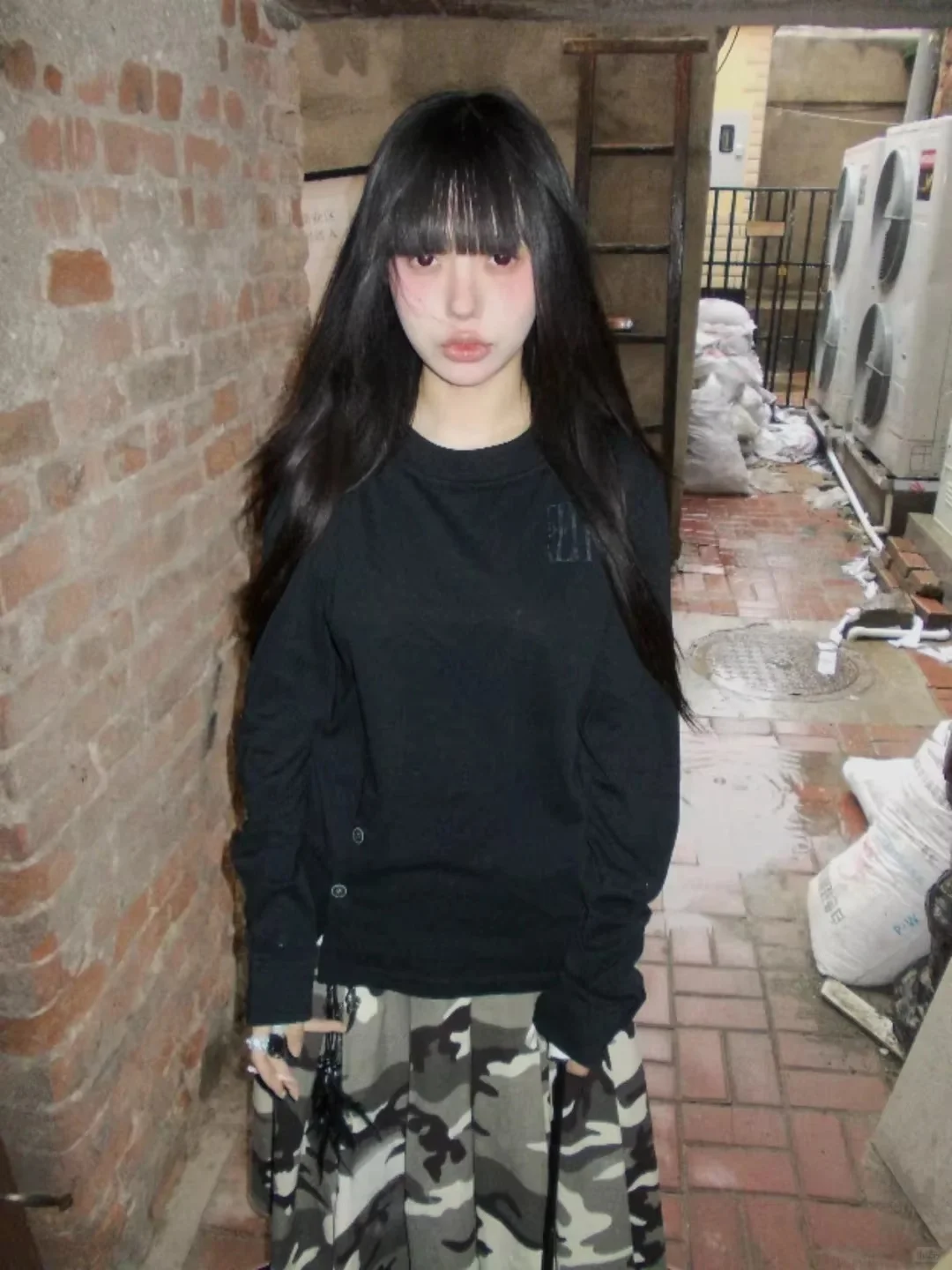 Y2K Schwarzes Langarm-Oberteil für Damen, Vintage-Stil mit seitlichen Knöpfen, asymmetrischem Saum, lässige Gothic-Bluse, schmal geschnitten, ästhetische Streetwear – Detail 7