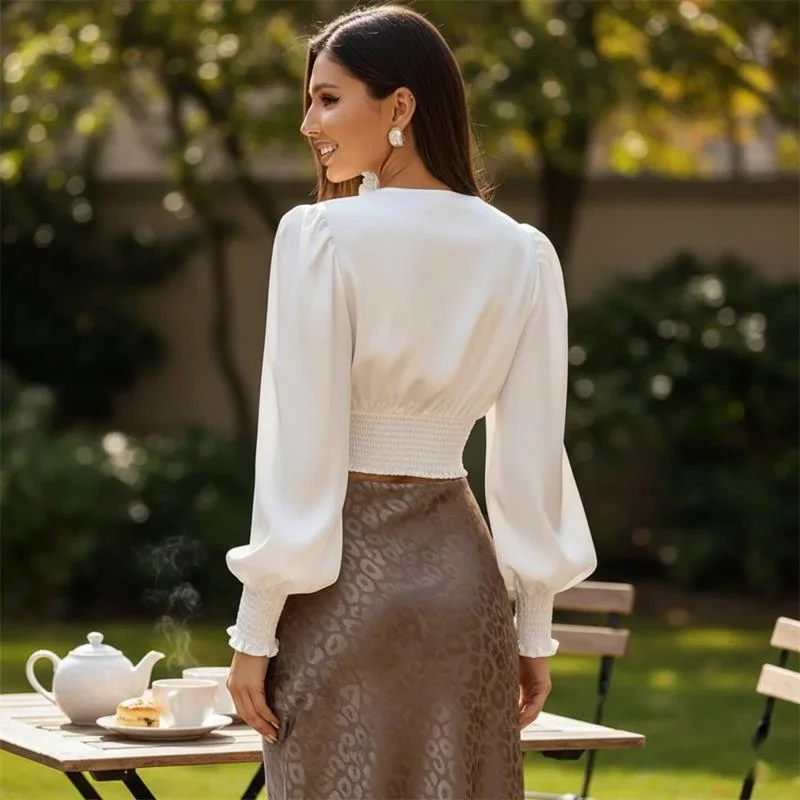 

Модная женская блузка во французском стиле с V-образным вырезом и пышными рукавами, элегантная, из легкой ткани, приталенного кроя, для повседневной носки в офисе, весна-лето