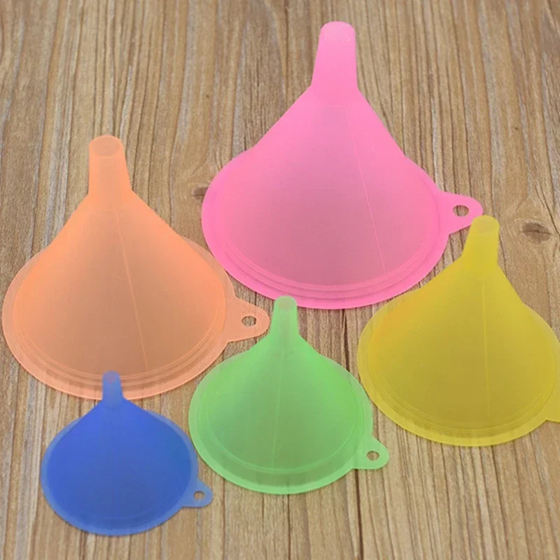 New Colorful Plastic Small Funnels Liquid Oil Funnel Home Kitchen Function Plastic Funnel Set Liquid Dispensing Tool