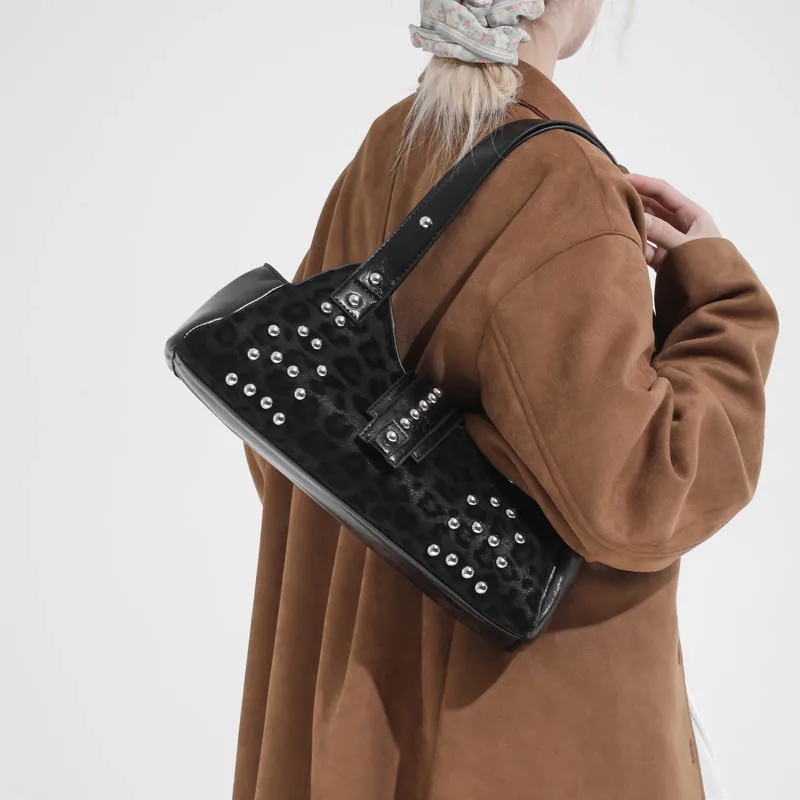 

26 Winter Popular New Women's Leopard Print Tote Bag Premium Sense Rivet Designer Niche Shoulder Armpit Bag By Famous Designers