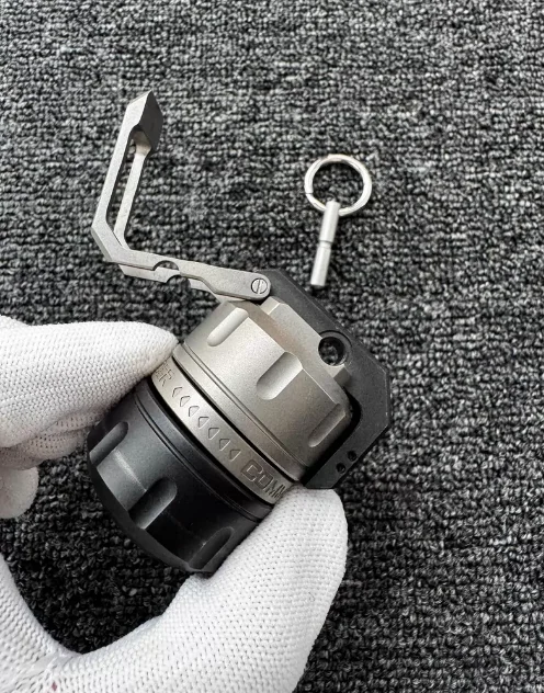 

Used EDC Triangle Commander Grenade Titanium Alloy Fingertip Gyroscope EDC Metal Decompression Toy