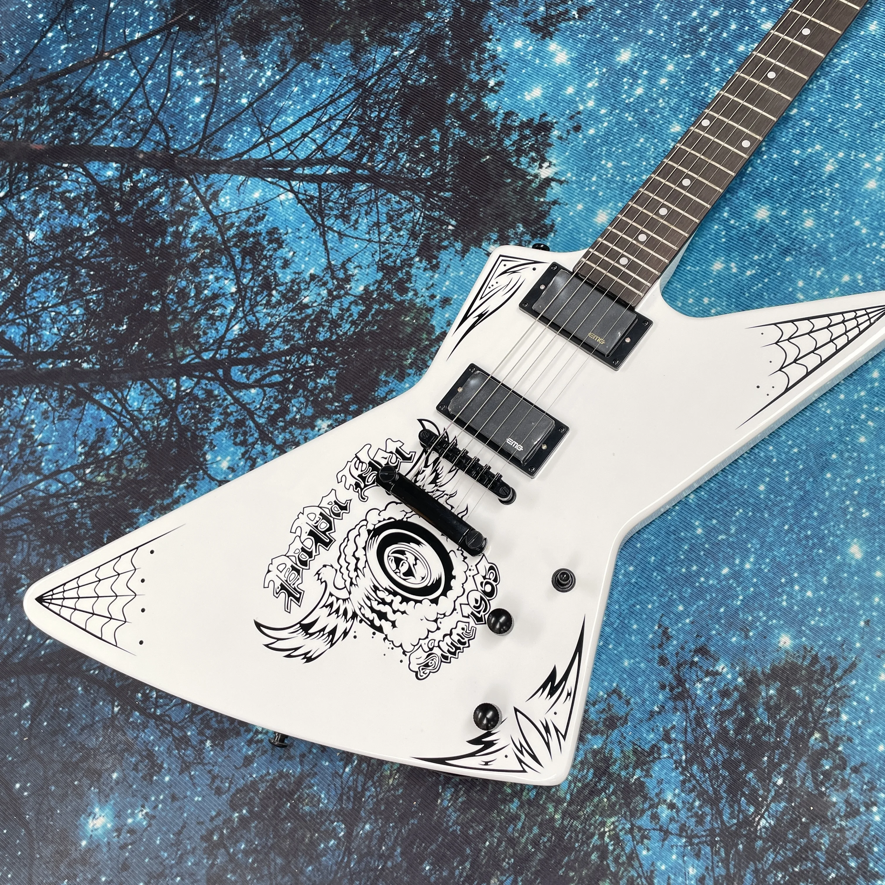 

6-String Electric Guitar, Personalized Graffiti White Spider Pattern Guitars, Dual Pickup Fast-Playing Electric Guitarra