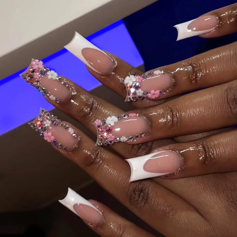 Uñas postizas largas desmontables de acabado blanco mate con diseño romántico de labios rojos para San Valentín, uñas de presión 6