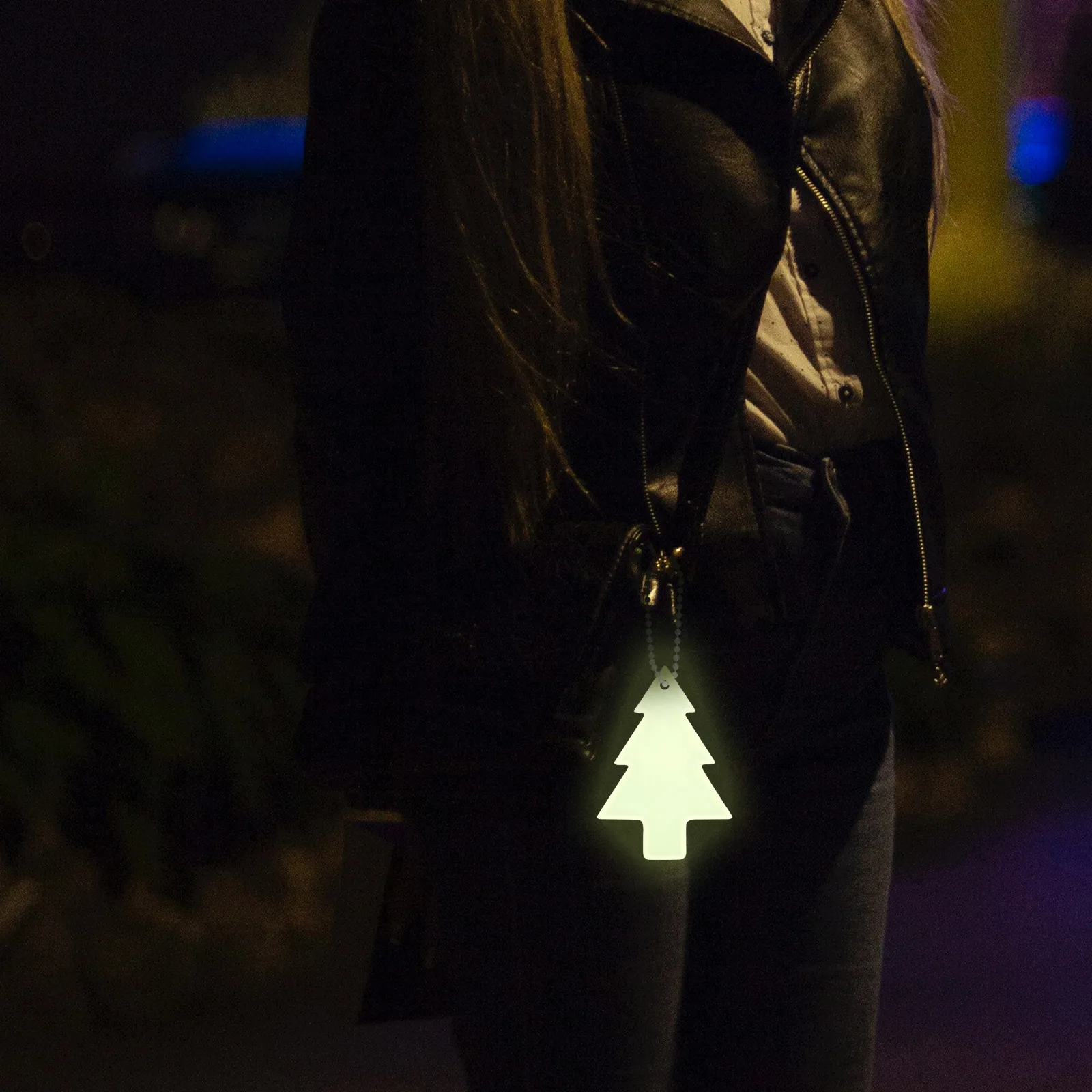 24 قطعة المعلقات العاكسة عاكسات السلامة الصغيرة خفيفة الوزن للرؤية الليلية أشكال شجرة النجوم المفاتيح على ظهره معلقة