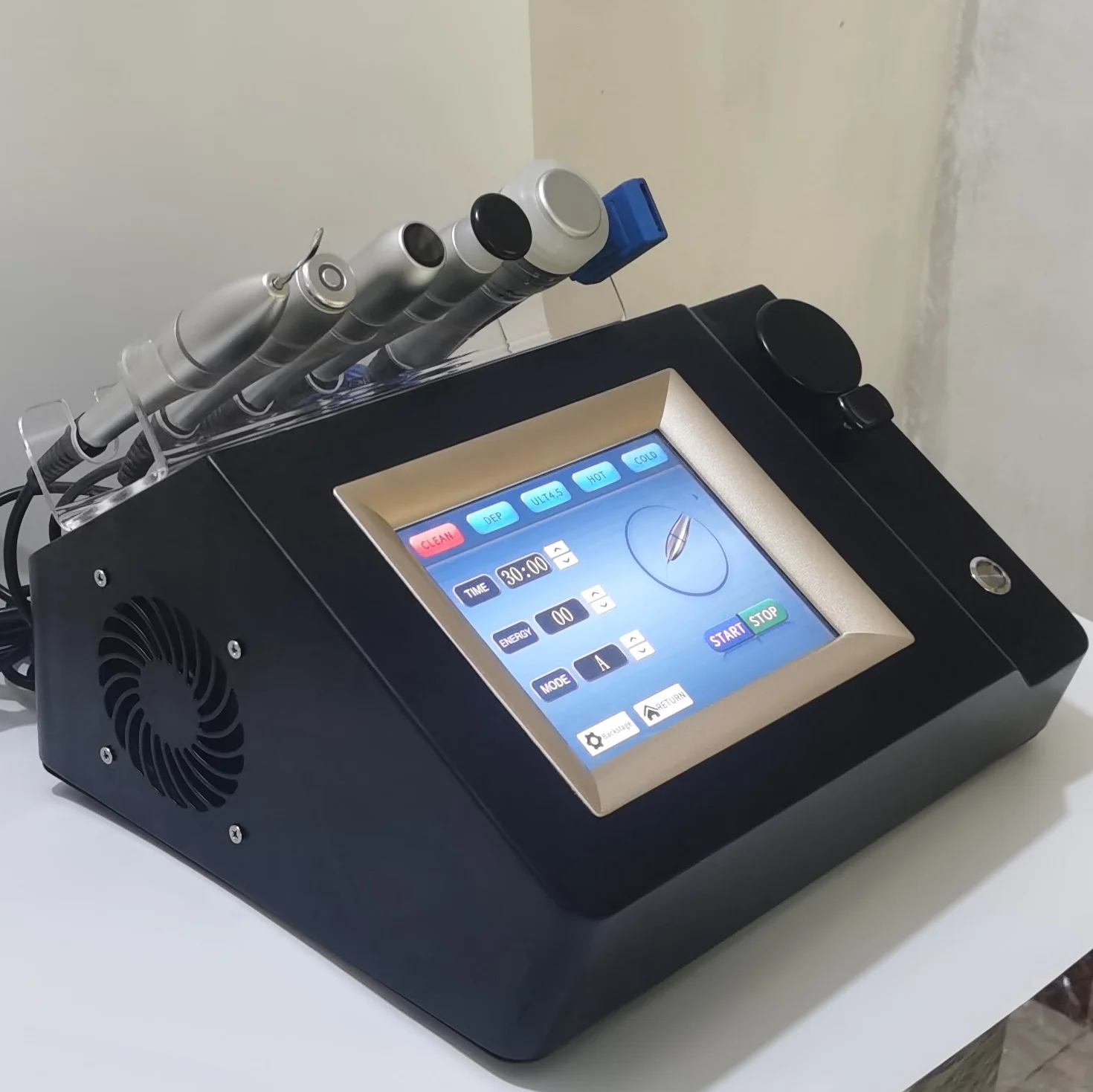 أحدث آلة تجميل متعددة الوظائف لإدارة البشرة ومضادة للشيخوخة مع جهاز تنظيف البشرة أحادي القطب RF 4.5 مللي متر المطرقة الباردة بالموجات فوق الصوتية