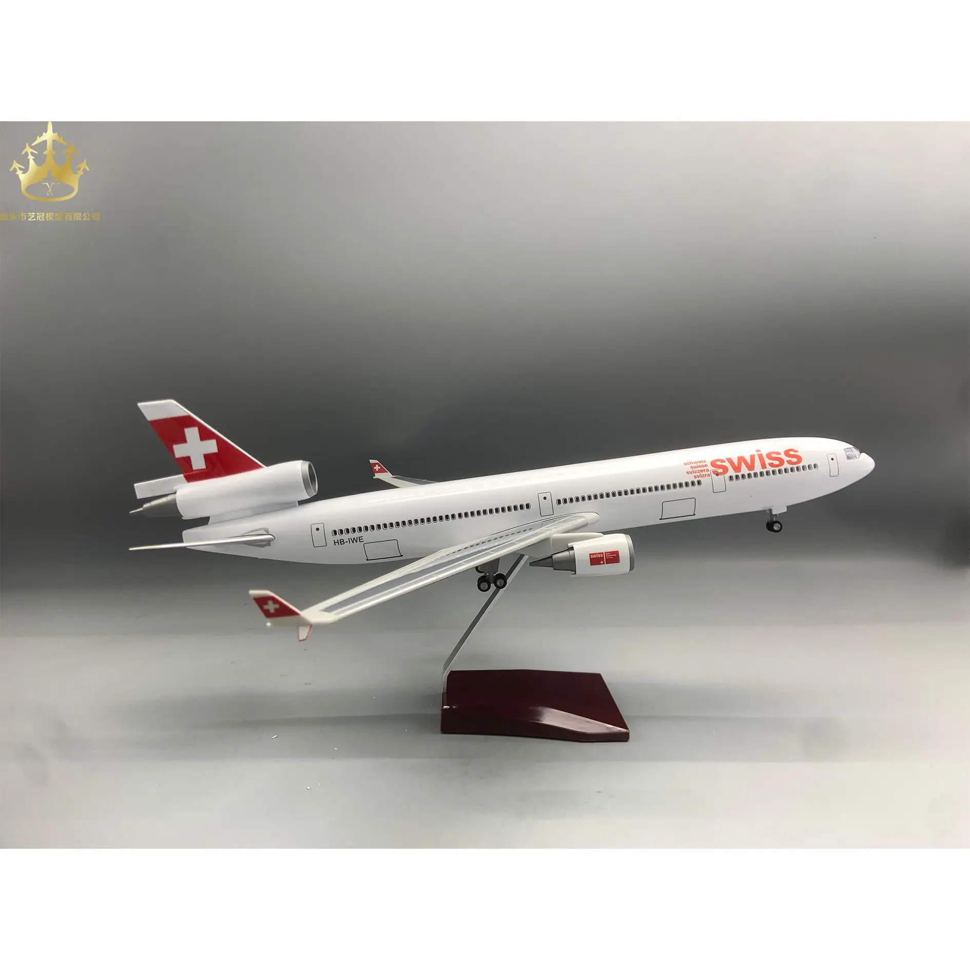 Modèle d'avion suisse Md 11, avion statique de simulation de 47cm avec lumières et roues, ornement décoratif pour les amateurs d'aviation