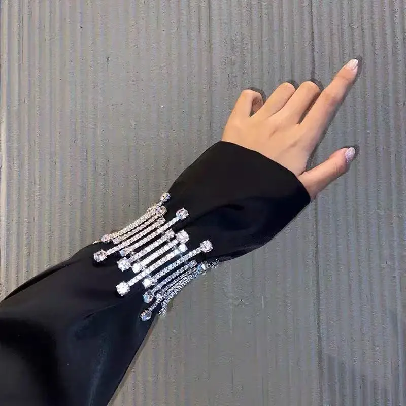 

Великолепный геометрический металлический эластичный браслет из веревки, инкрустированный стразами для женской повседневной носки и вечеринок, ювелирные изделия, подарок