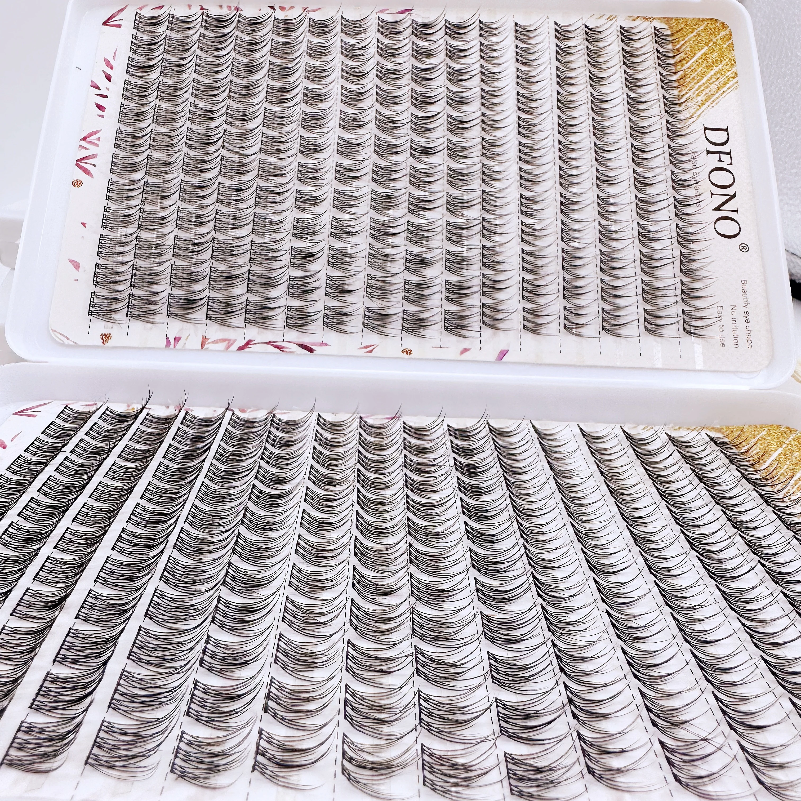 Un libro de 384 pestañas en grupos, con pestañas individuales riutilizzabili e un diseño delgado de cola de pez cruz. Figlio sorriso