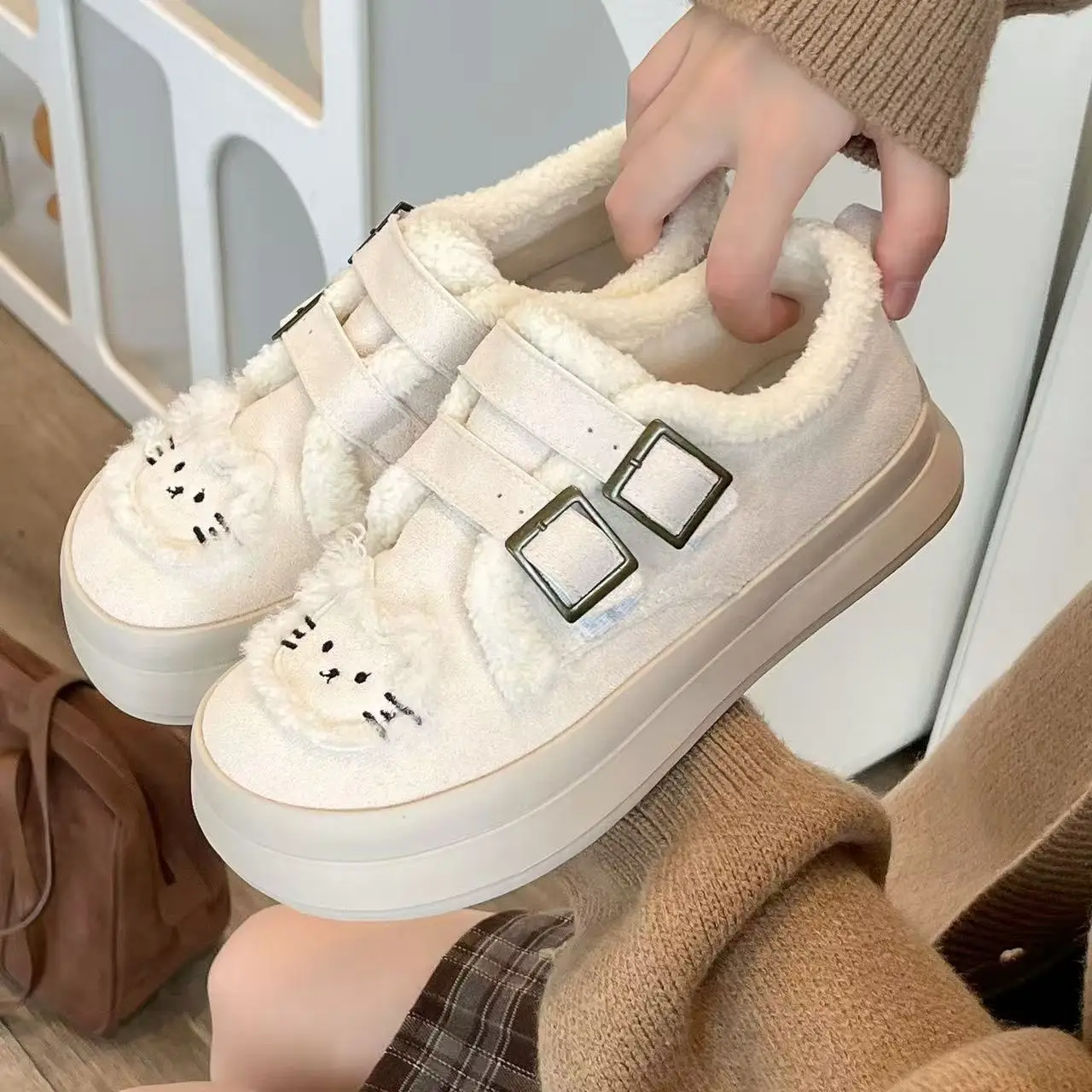 

Обувь в стиле Лолиты для девочек с милым котом, новинка 2025, осенне-зимняя теплая хлопковая обувь с бархатом для студентов, повседневная женская обувь для доски