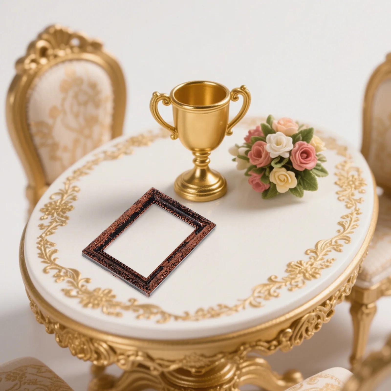 Cornici per foto in bronzo vintage in miniatura da 5 pezzi Scala 1:12 Mini accessori artigianali Decorazione per casa delle bambole Mini cornici Piccola cornice ovale
