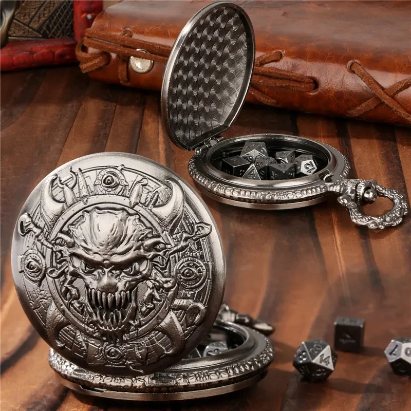 Bronze Skull Head Pocket Watch Case FOB Chain 7pcs Metal Polyhedral Dice Set Entertainment Accessory for Role Play Gaming