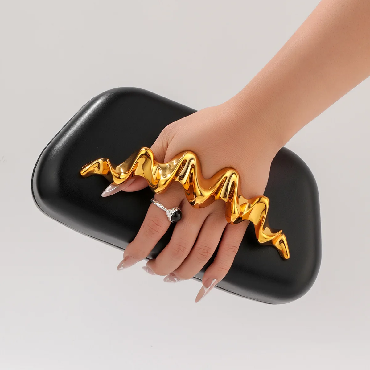 

New Women's Wave Metal Decorative Handbag Adult Girls' Shoulder Bag Shaped PU Wrist Bag Fashion Wedding Banquet Handbag