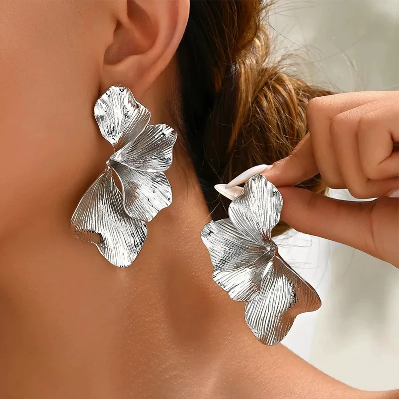 Exaggerated Big Flower Statement Earrings for Women Vintage Metal 3D Petals Fan Shaped Drop Earrings Unique European Jewelry