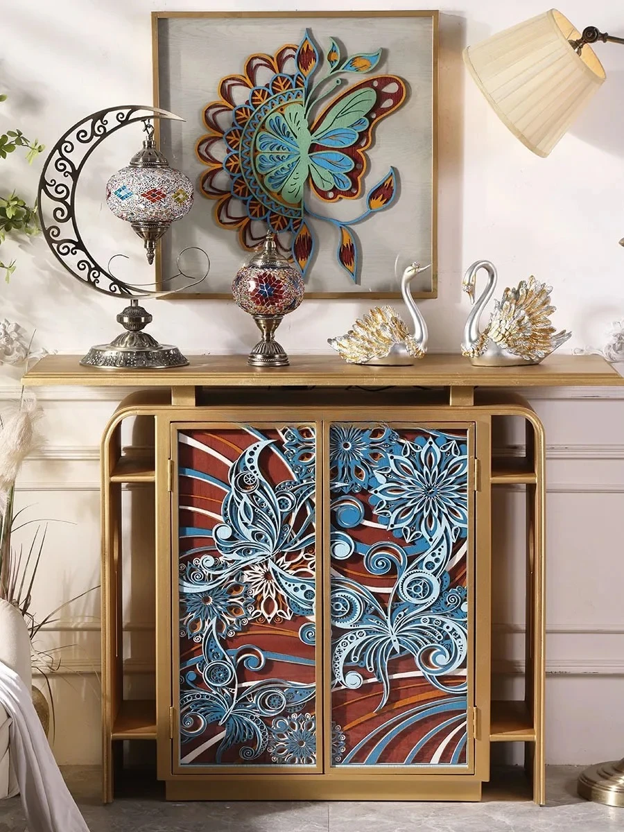 

Вход гостиная диван шкафчик вилла столовая боковая стеклянная дверь декоративный шкаф