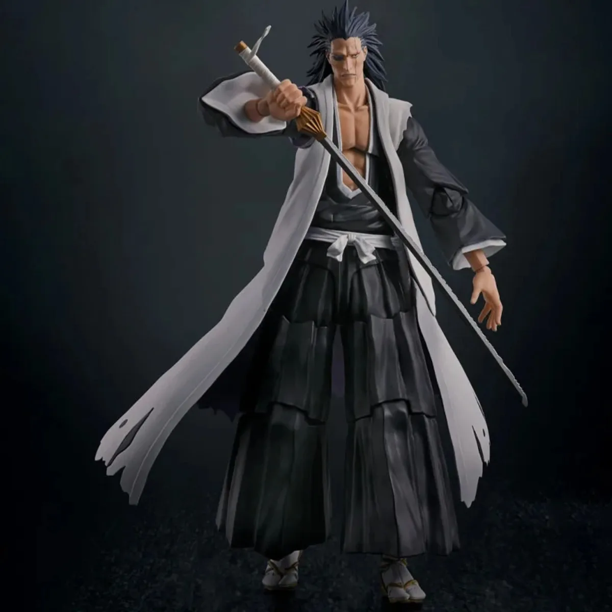 Bandai Echte BLEACH Anime Modell Kits TOUSHIRO HITSUGAYA Spielzeug SHF Action Figur Montage Modell Geschenk für Kind Weihnachten geschenk