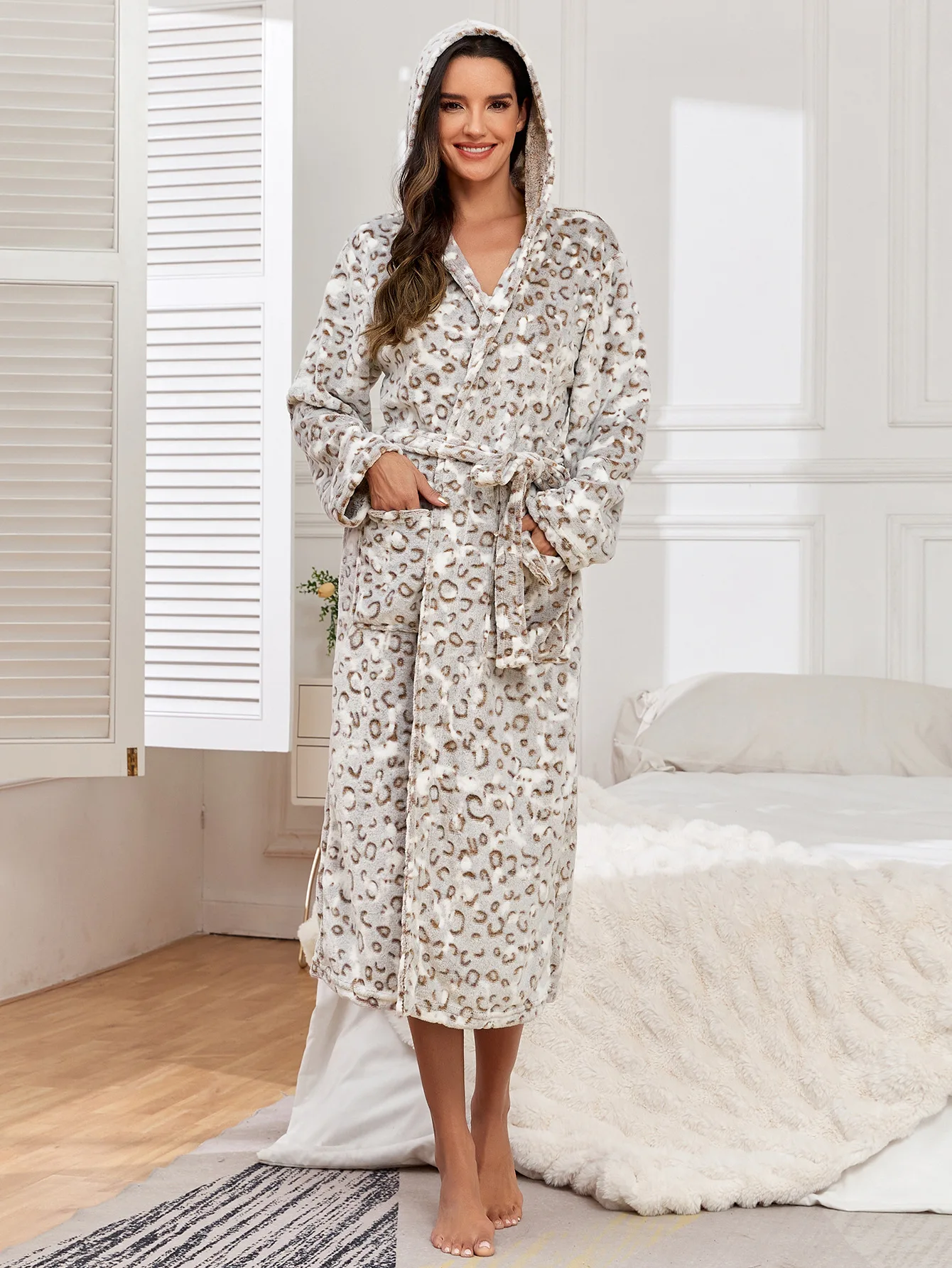 

Leopard Print Women's Bathrobe Fleece Hooded Warm Ladies Nightwear with Sashes Winter Night Gown Pockets Sleepwear for Female