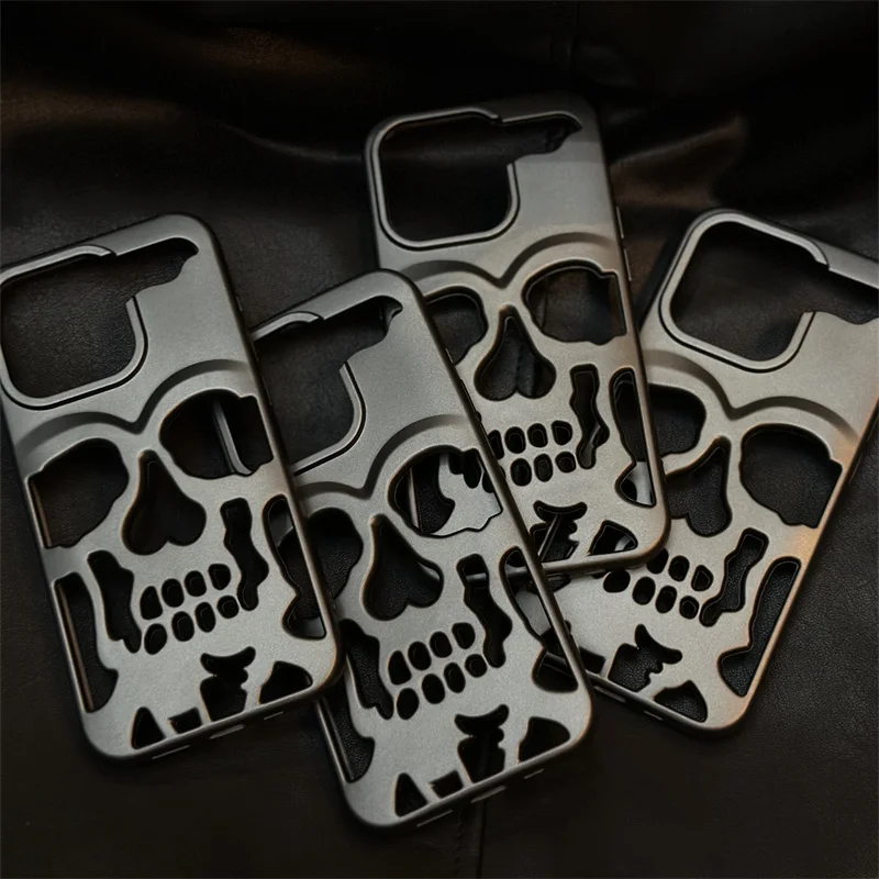 Unikalny matowy design z wydrążoną spersonalizowaną czaszką, tworzą atmosferę Halloween Etui na telefon do iPhone 11 12 13 14 15 p