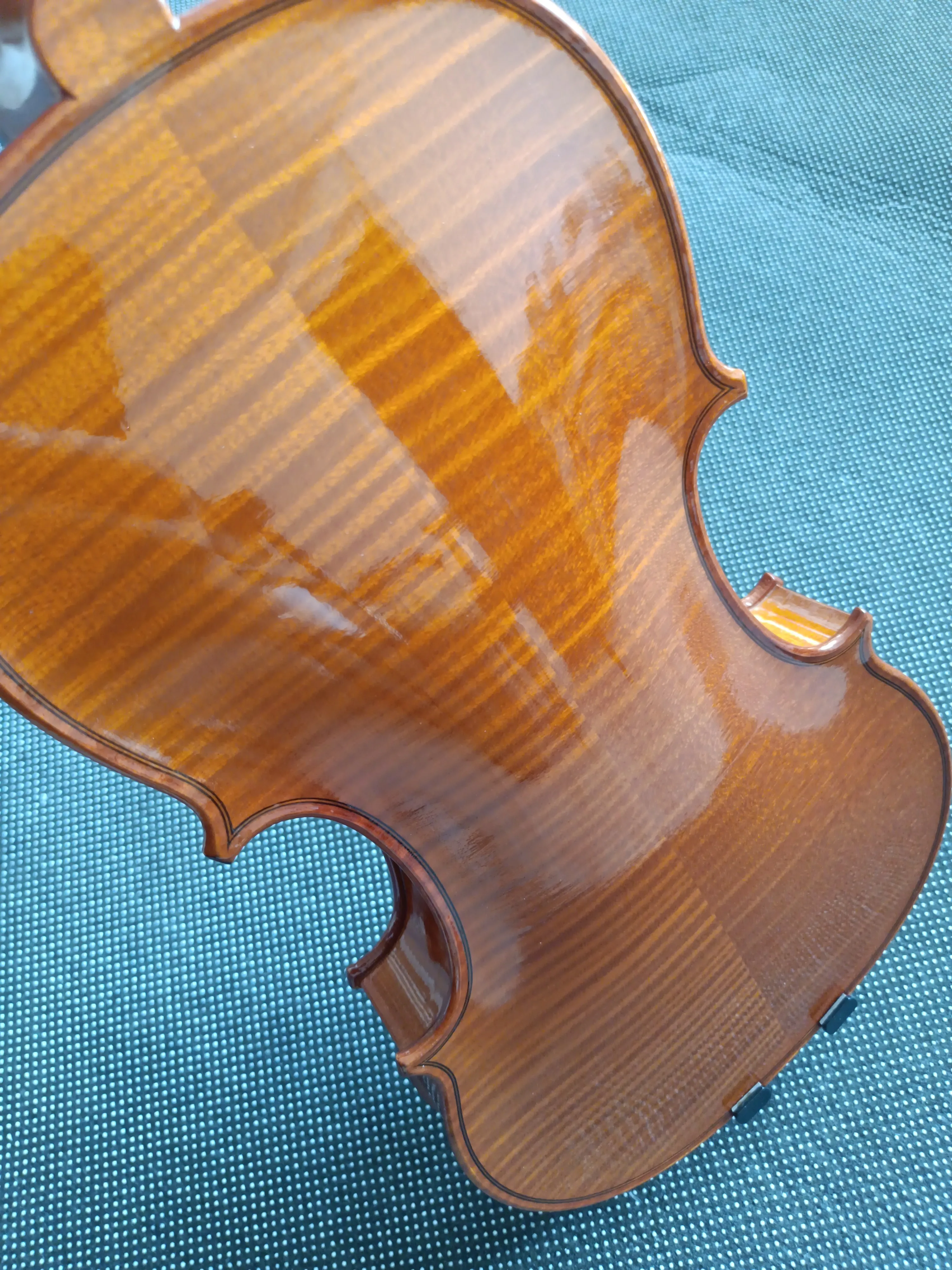 A European violin. 1742 Model beautiful violin, professional performance grade, amber paint