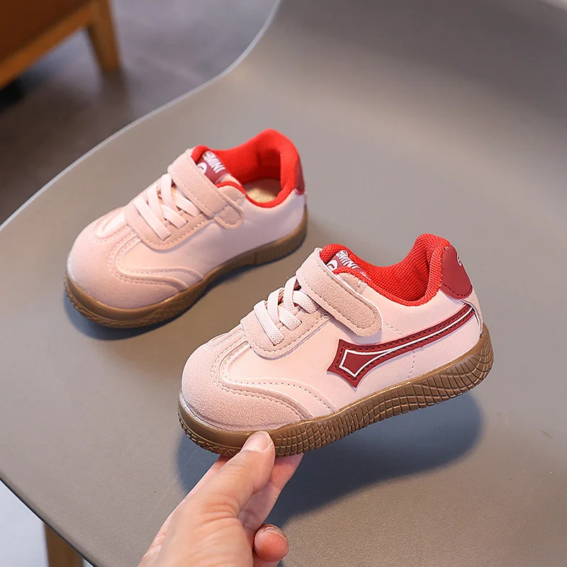 Zapatillas Hombre فتاة حذاء رياضة 2025 الخريف جديد فتاة أحذية موضة أحذية أطفال لينة وحيد التنس الإناث تنوعا الصبي أحذية رياضية