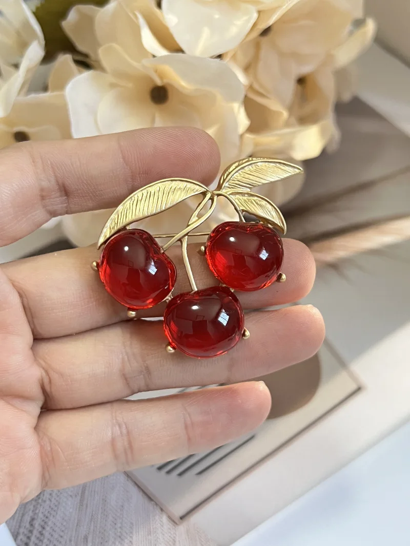 HUANZHI Red Resin Metal Cherry Stud Earring for Women Cute Elegant Vintage Personality Irregular Jewelry 2023 Autumn New