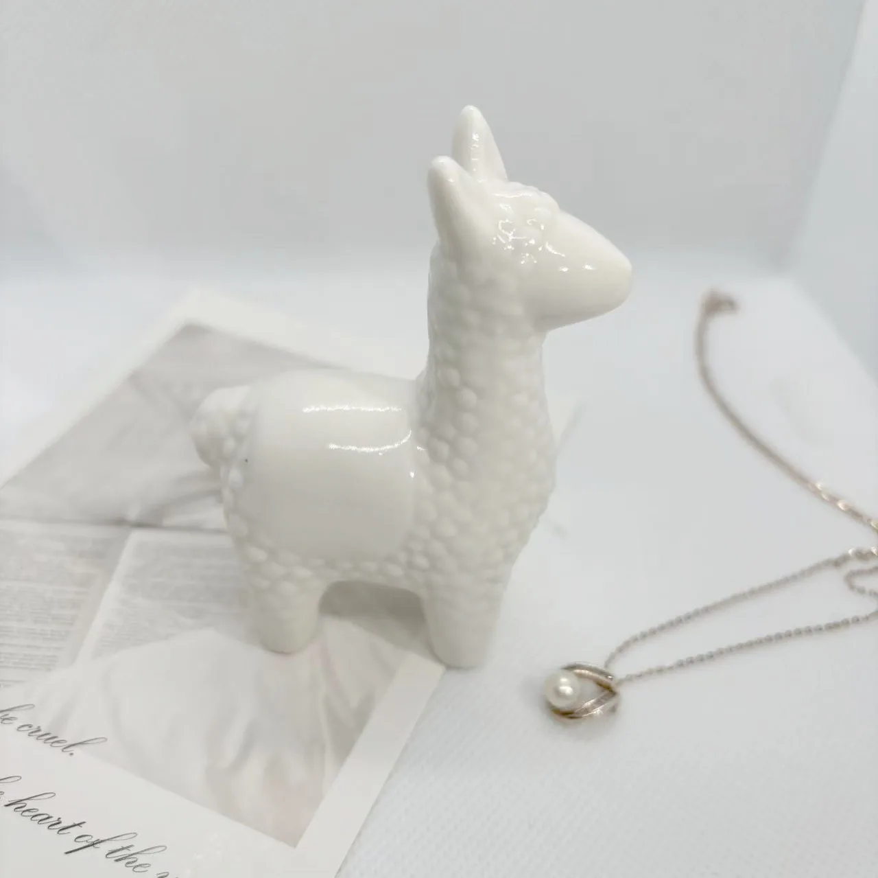 2pcs Simple Ceramic Lamb Figurine Indoor Display Craftwork Small Animal Figurine Collectible Home Living Room Small Ornaments
