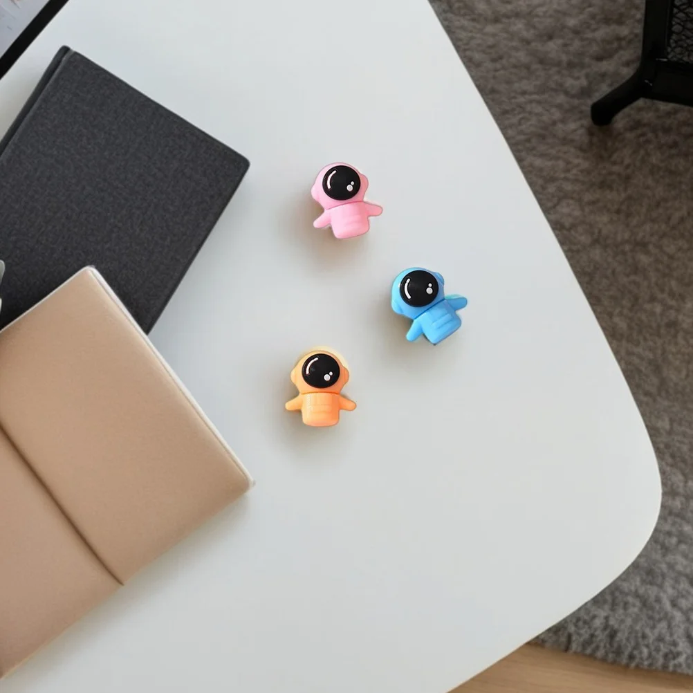 

20Pcs Cartoon Outer Space Erasers Mini Pencil Eraser Set Cute Astronaut Creative Design Classroom Party Supplies