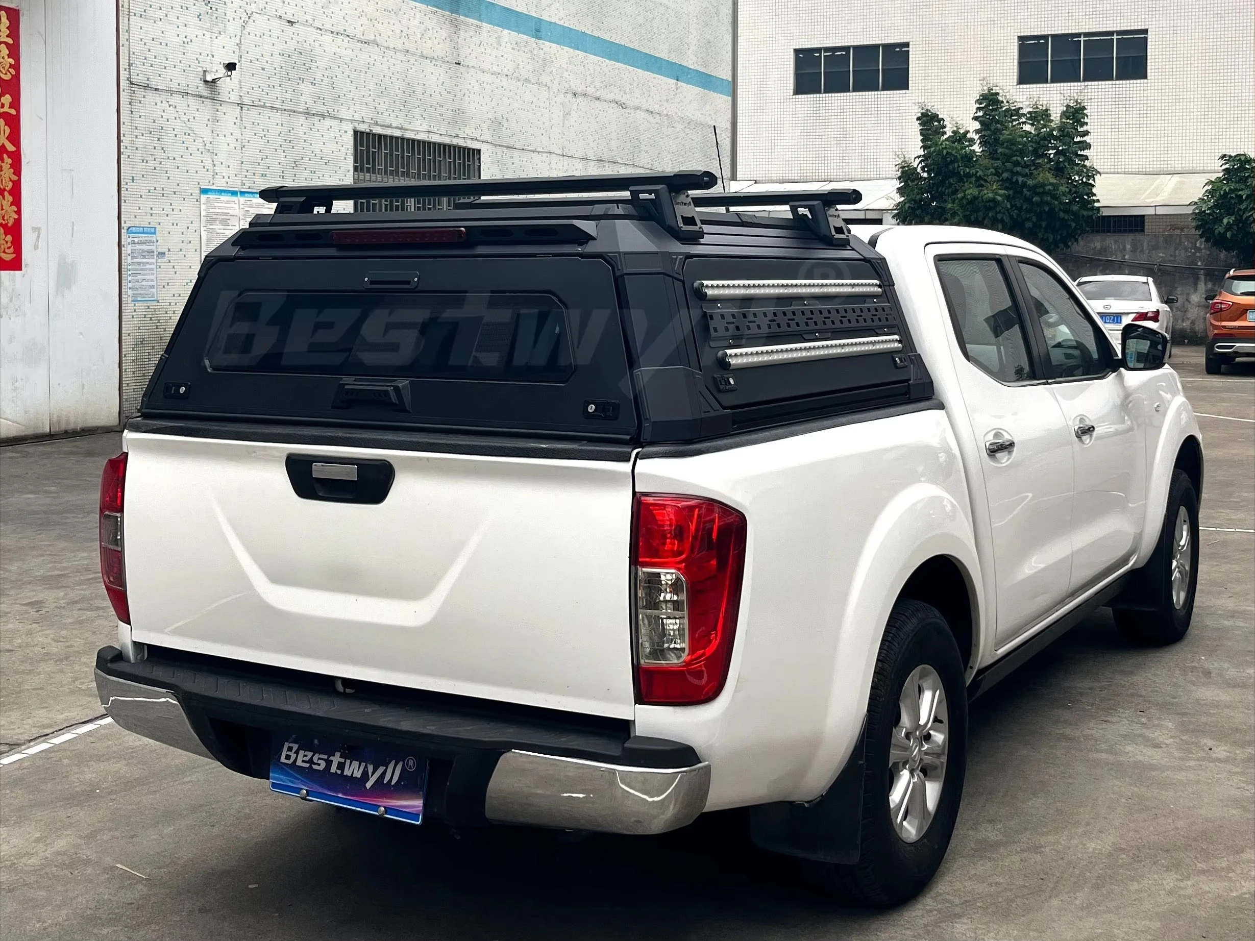 Heavy Duty Truck Bed Topper for Navara / Nissan, Waterproof Pickup Canopy with Rear Window and Secure Lock