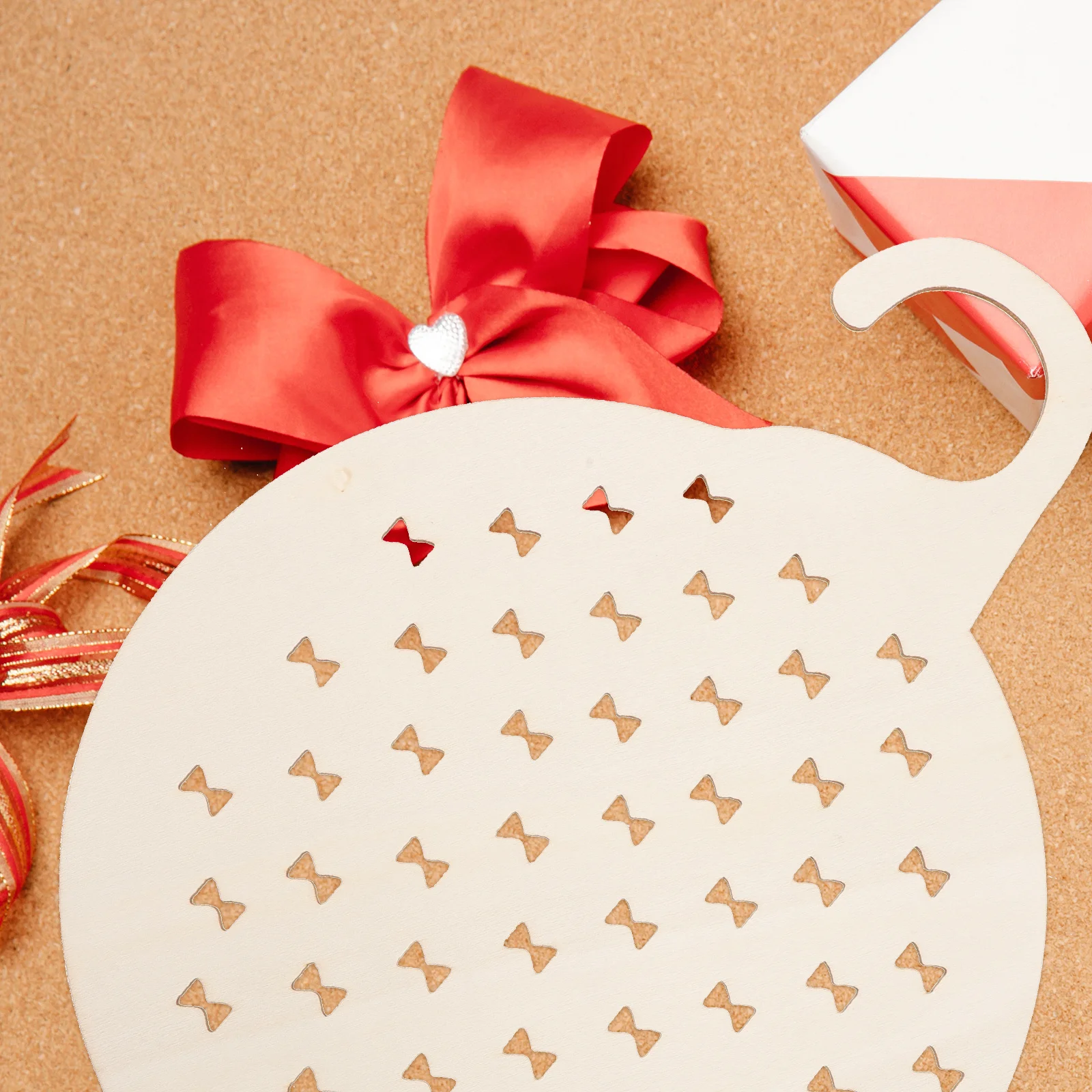 

Деревянный органайзер с бантиком для волос, подвесной держатель для аксессуаров для волос, повязки на голову, резинки для волос, зажимы, максимальное пространство для хранения, стильный