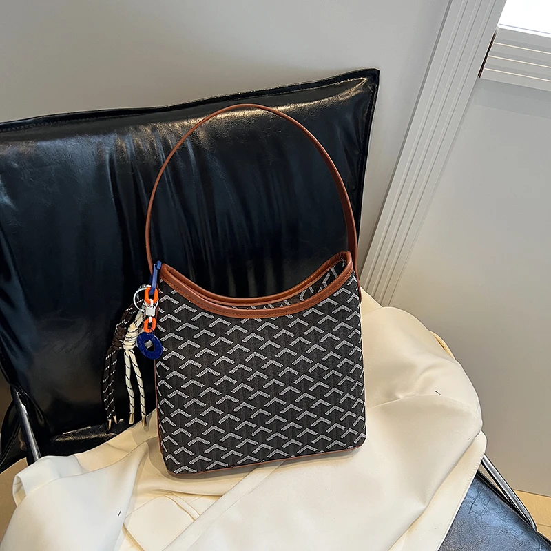

Elegant Classic Designer Handbag For Women Paris Fashion Minimalist Vintage Leather Solid Color Unique