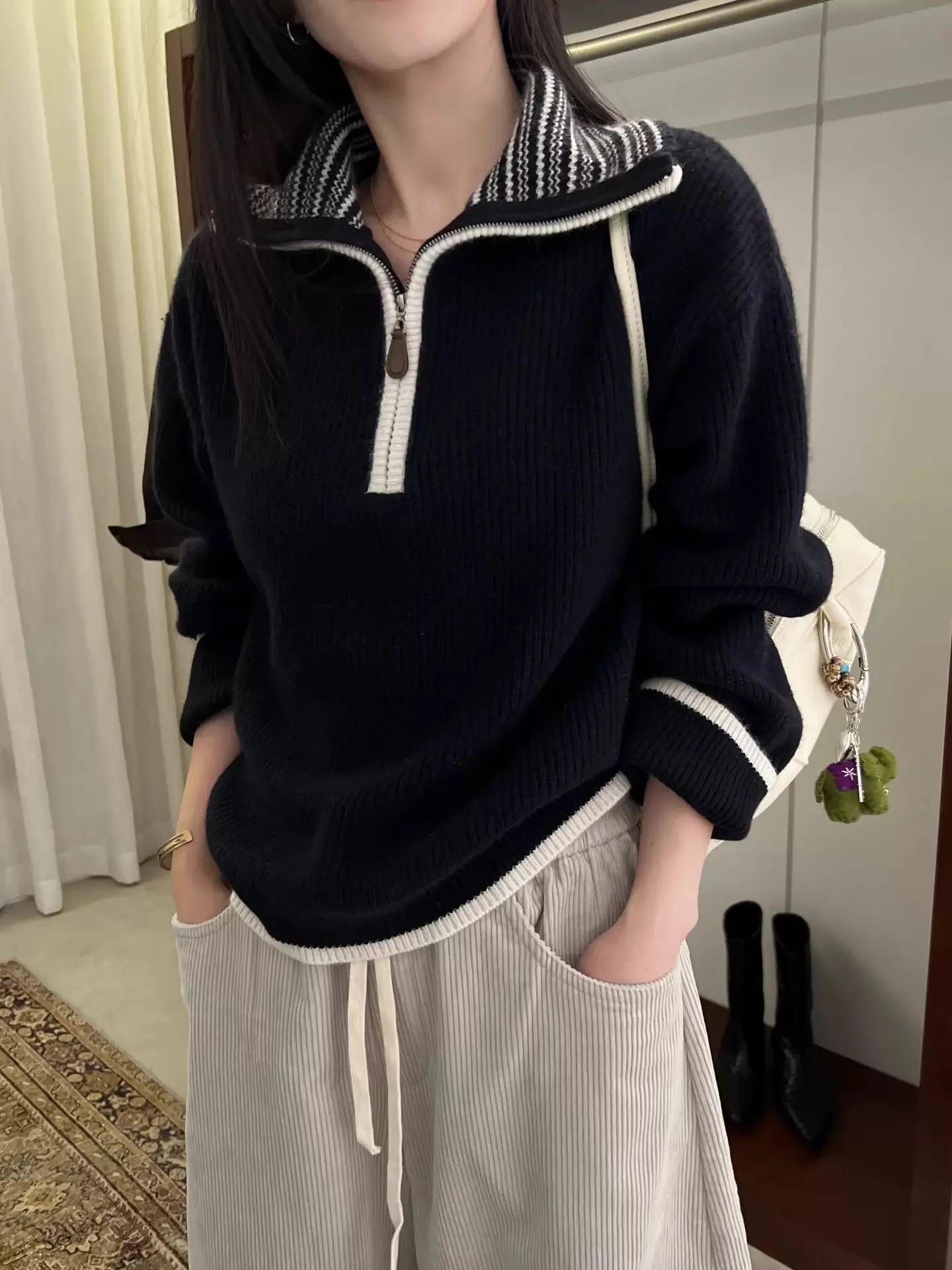 100 % hochwertige Wolle, europäischer Herbst und Winter, neues modisches Strickpullover-Oberteil mit halbem Reißverschluss und Revers für Damen