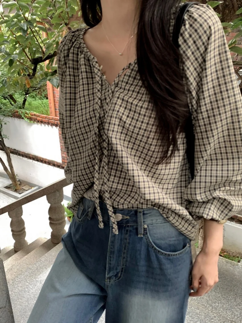 เสื้อยืดลายเอเลี่ยนคิตตี้ สไตล์วินเทจ สำหรับผู้หญิง ทรงหลวม ชิค เหมาะกับสาวออฟฟิศ ฤดูใบไม้ร่วง 2025 ทรงเข้ารูป อ่อนโยน แฟชั่น แมทช์ได้กับทุกชุด สตรีทแวร์ลำลอง