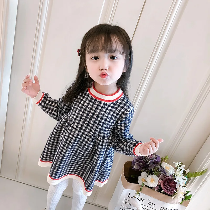 Neues kariertes, bedrucktes, langärmeliges, farbblockiertes, süßes und niedliches, modisches, warmes Mini-Wollkleid für Mädchen im Herbst und Winter. – Detail 11