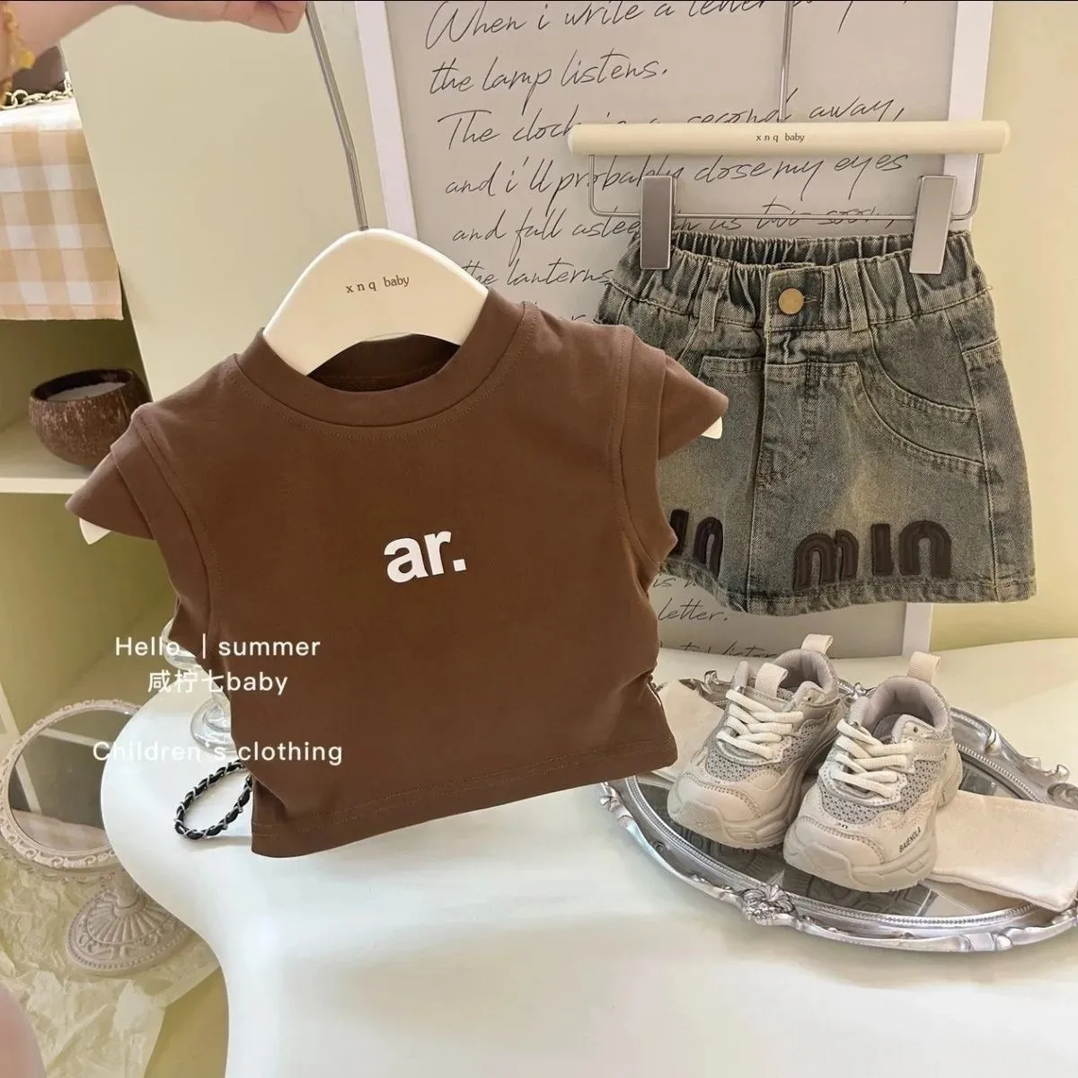 Set di abbigliamento per ragazze estate per bambini coreano casual retrò a maniche corte top t-shirt gonna di jeans gonna corta set di due pezzi