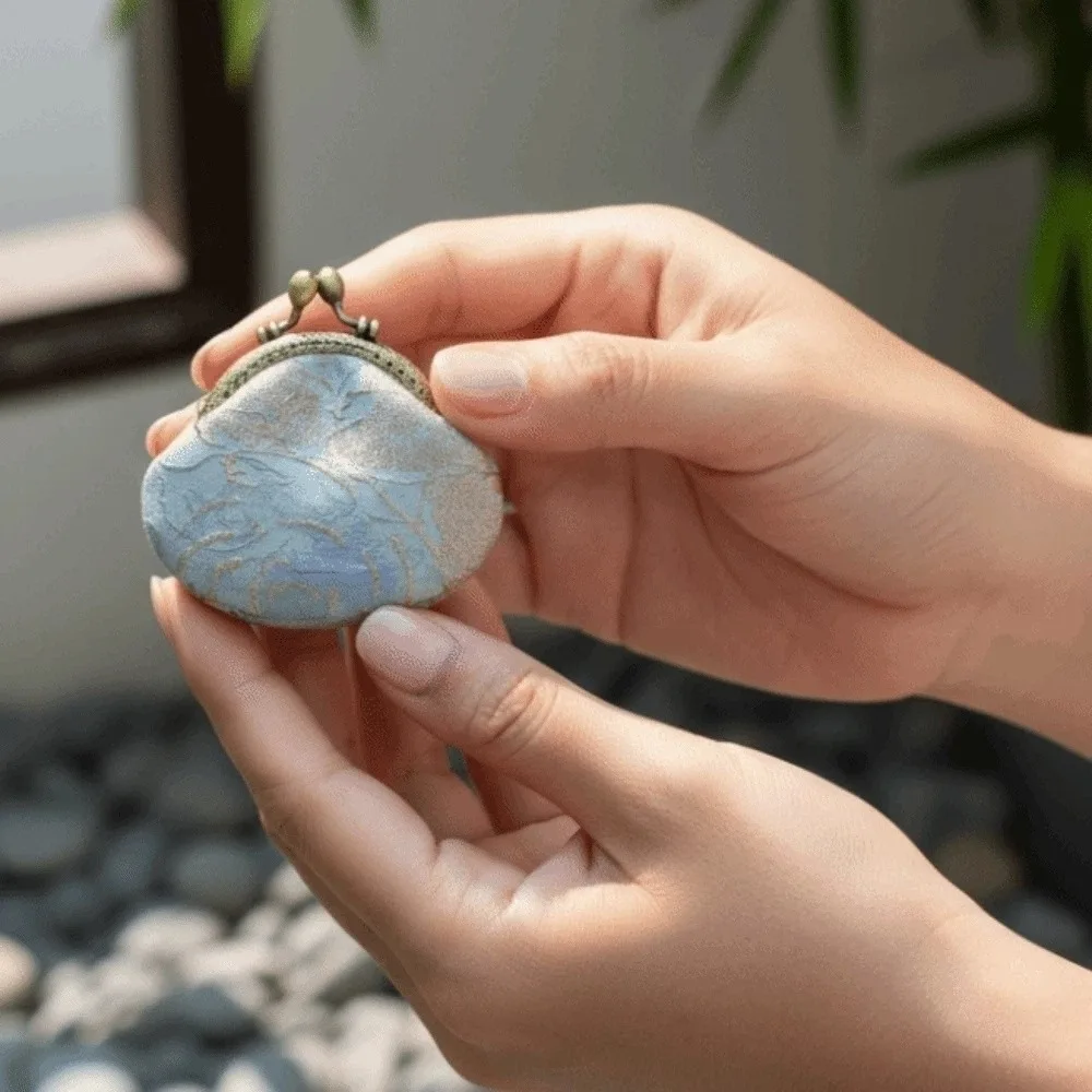 Anti-lost Kiss Lock Coin Purse Polyester Thickened Brocade Mini Pouch Shell-shaped Chinese Style Embroidered Small Pocket Women