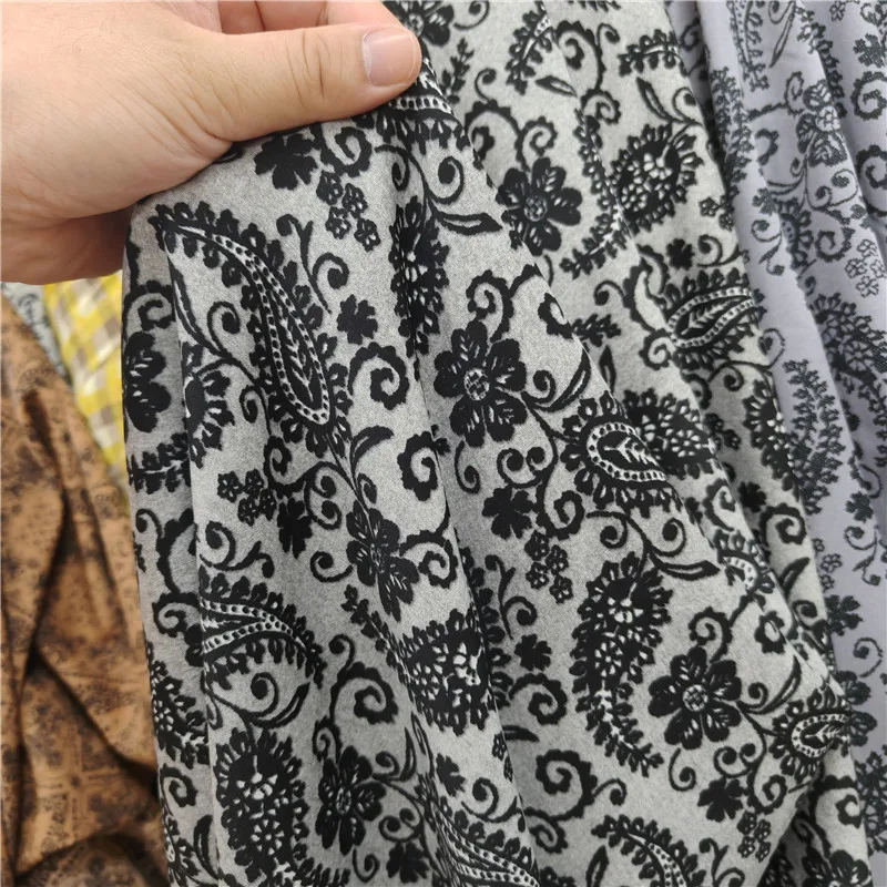 novo-tecido-de-poliester-com-estampa-de-flor-de-caju-para-vestuario-estilo-Etnico-ideal-para-calcas-camisas-e-vestidos-nao-transparente