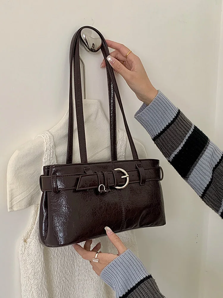 

Vintage Metal Buckle Underarm Bag for Women, 2026 New Fashionable Korean Women's Handbag, Commuter Bag, Large Capacity Tote Bag