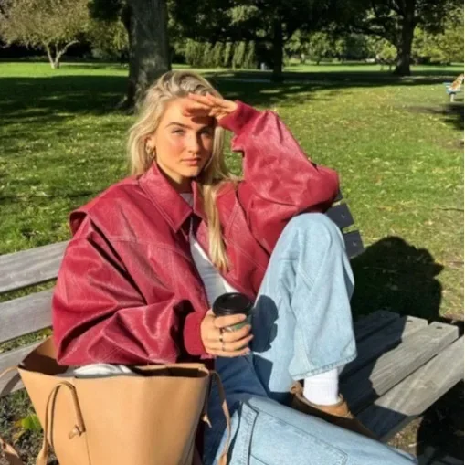 Dames Chic Contrast Stiksel Rood Jasje Mode Revers Lange Mouw Leren Jas Met Ritssluiting 2023 Herfst Dames Elegante Streetwear