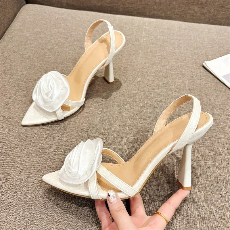 Nuovi sandali da donna sexy con fiori estivi scarpe con tacco alto a punta eleganti banchetti di nozze