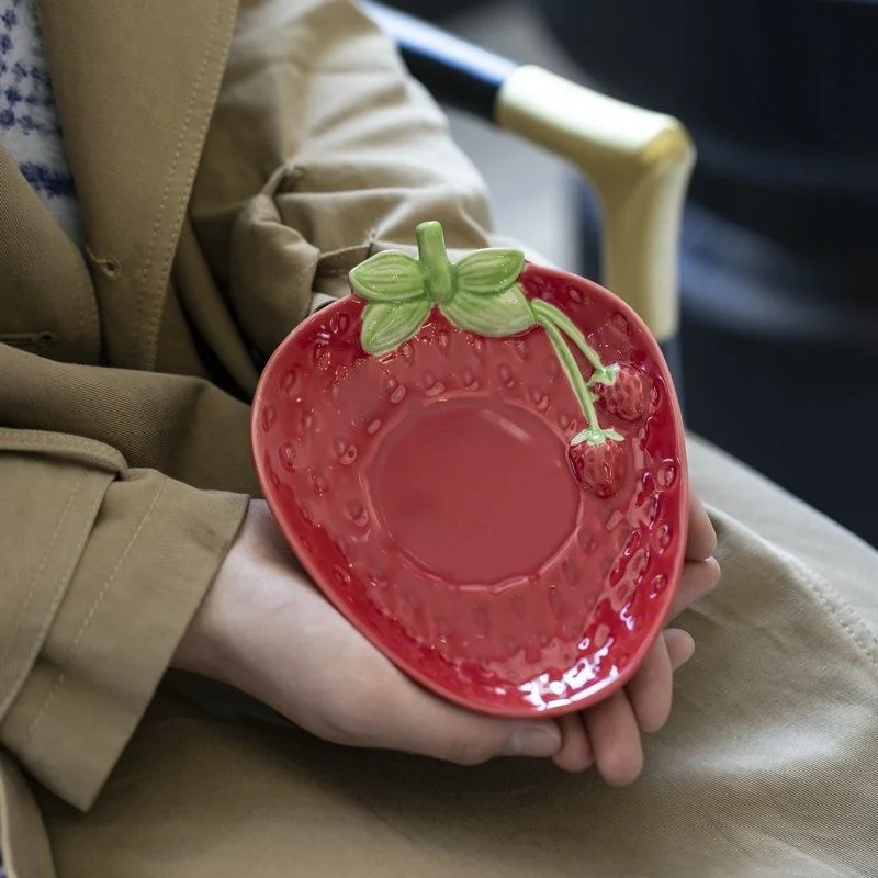 Hand-painted Three-dimensional Relief Strawberry Coffee Cup And Saucer Red Cups Country Lifestyle Afternoon Tea Cup Coffee 300ml